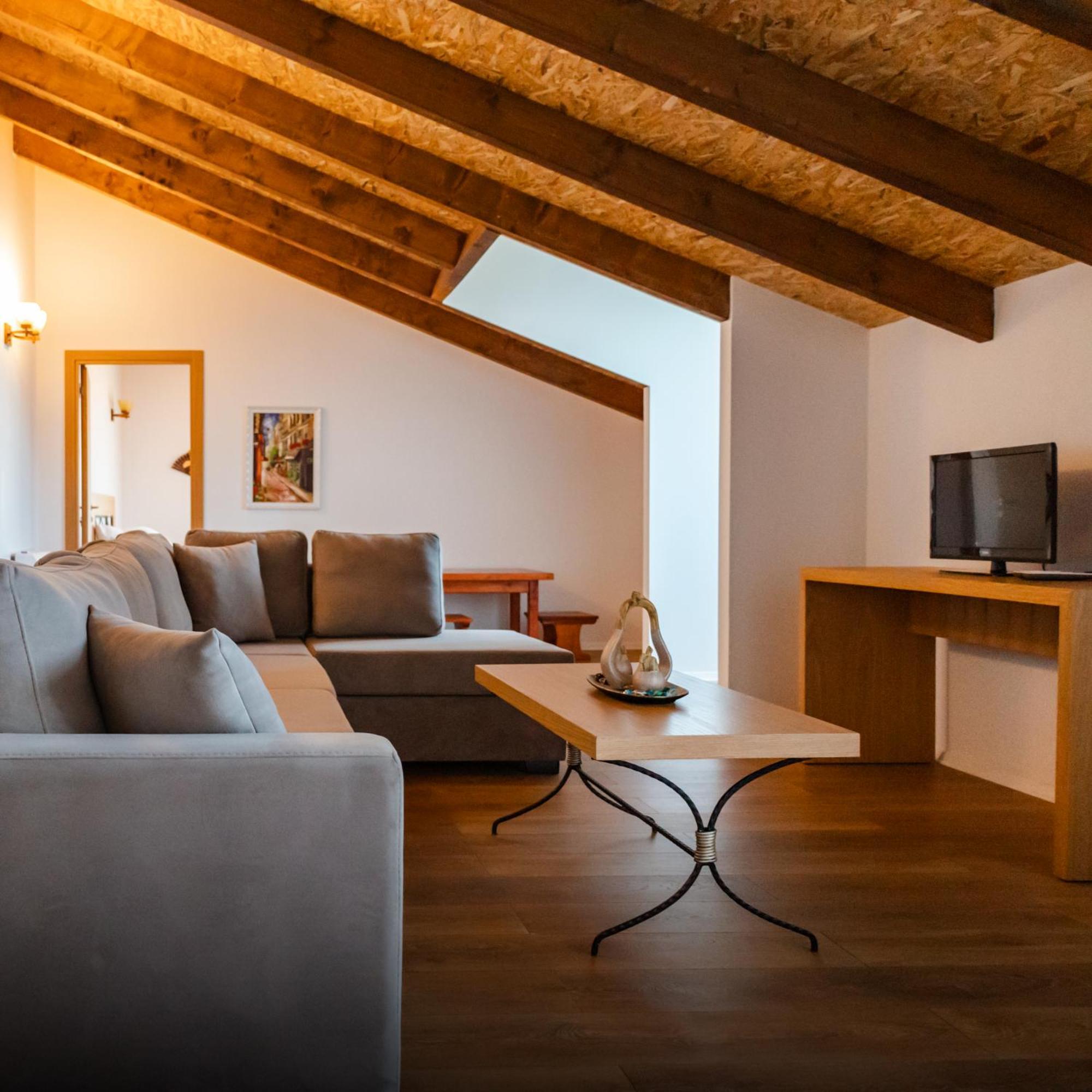 Gle-Alb Agrotourism Hotell Tepelene Exteriör bild