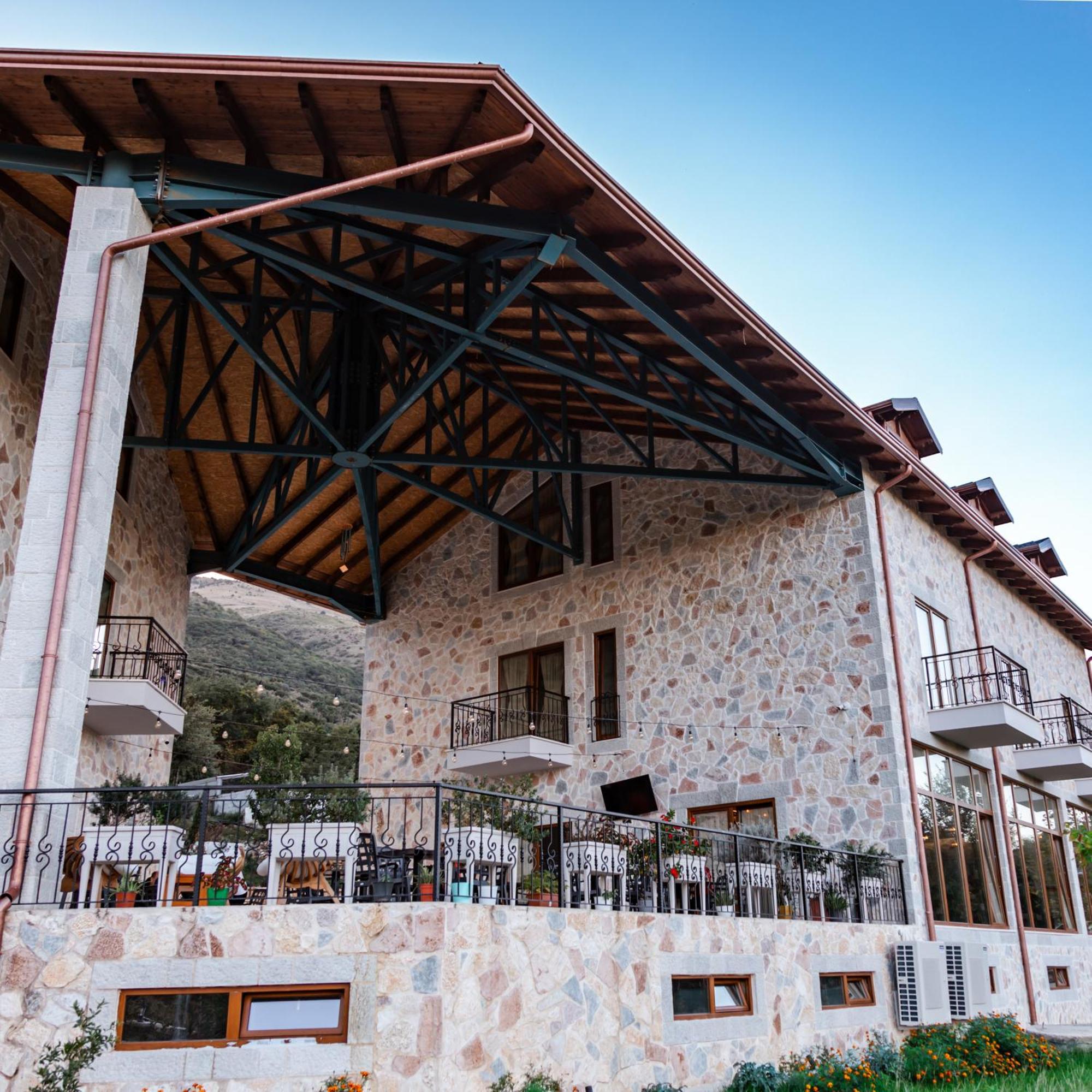Gle-Alb Agrotourism Hotell Tepelene Exteriör bild