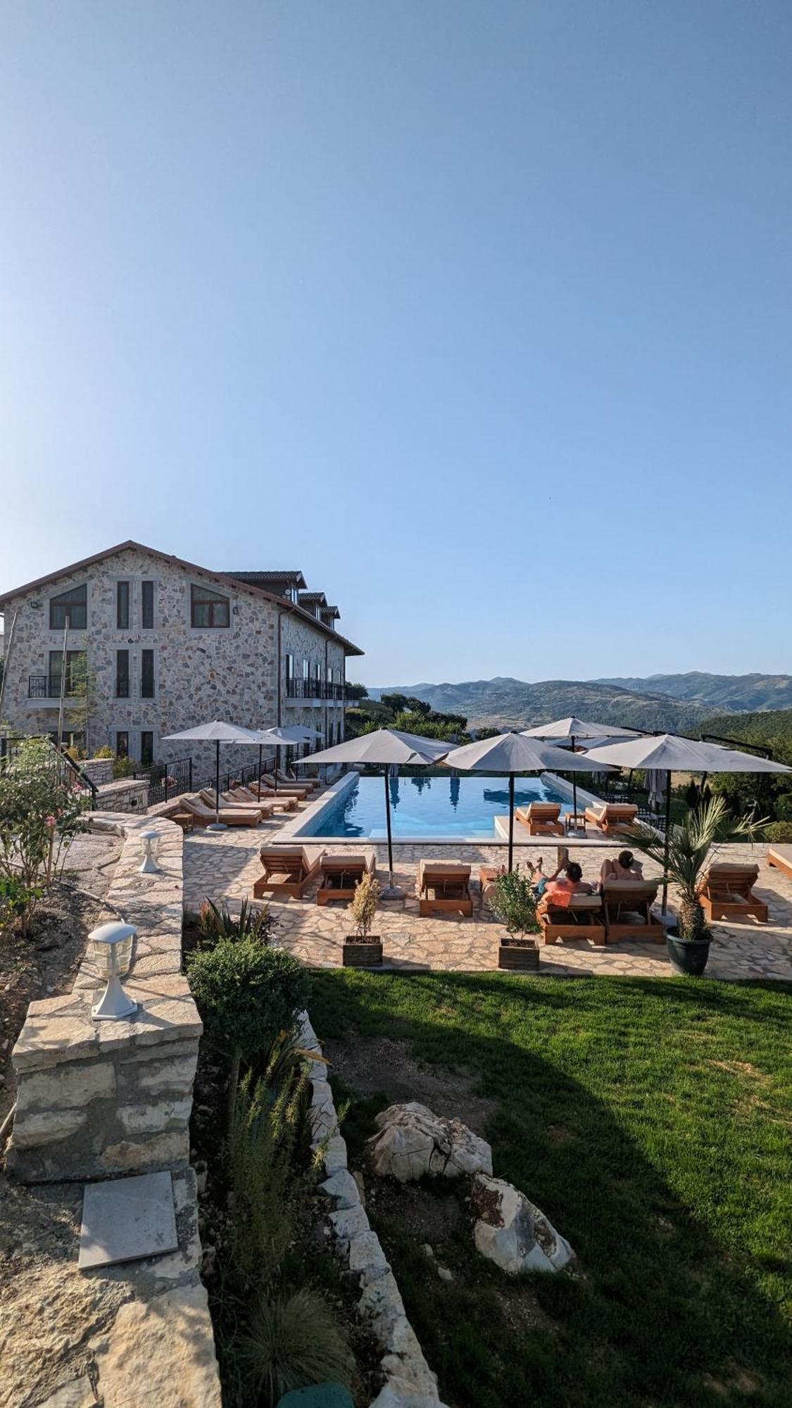 Gle-Alb Agrotourism Hotell Tepelene Exteriör bild