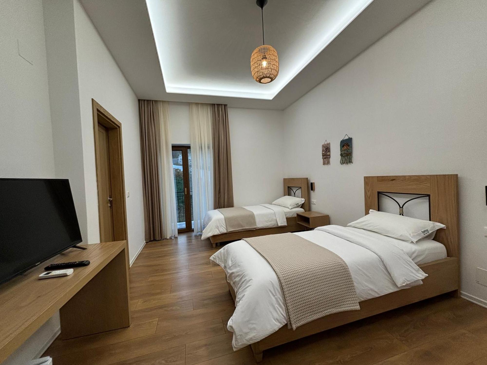 Gle-Alb Agrotourism Hotell Tepelene Exteriör bild
