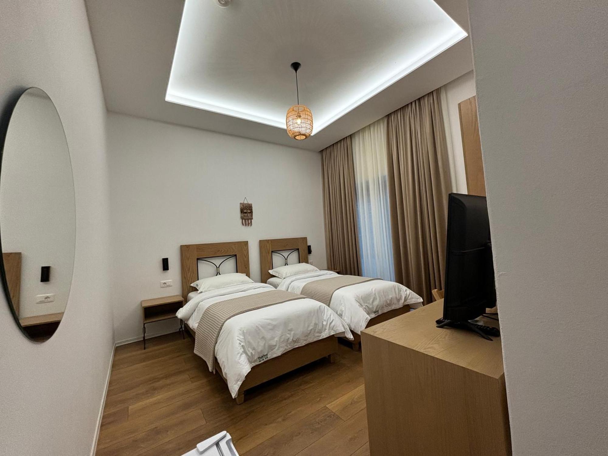 Gle-Alb Agrotourism Hotell Tepelene Exteriör bild