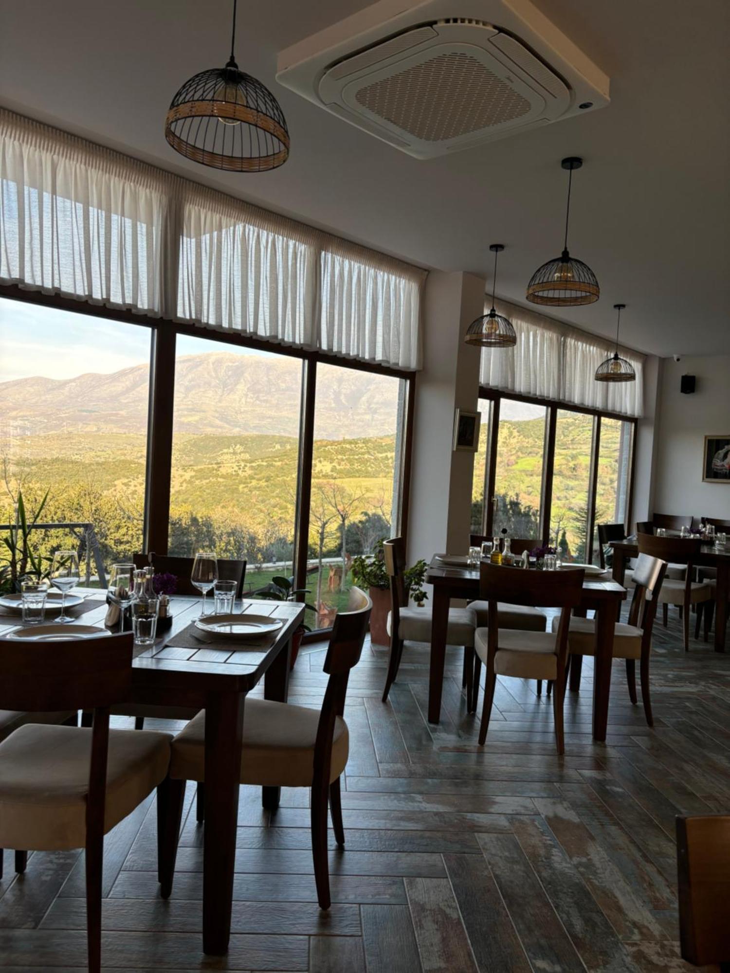 Gle-Alb Agrotourism Hotell Tepelene Exteriör bild